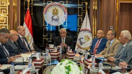 وزير الإنتاج الحربي يراجع تنفيذ تعاقدات توريد الذخائر وخطط تحديث خطوط الإنتاج