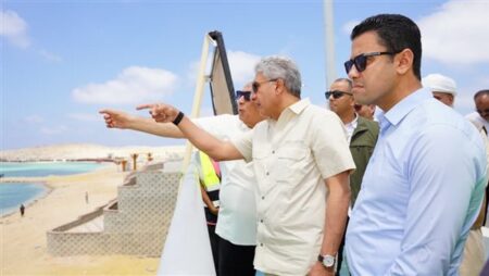 وزير السياحة ومحافظ مطروح يتفقدان عددًا من المشروعات السياحية والتنموية بالمحافظة