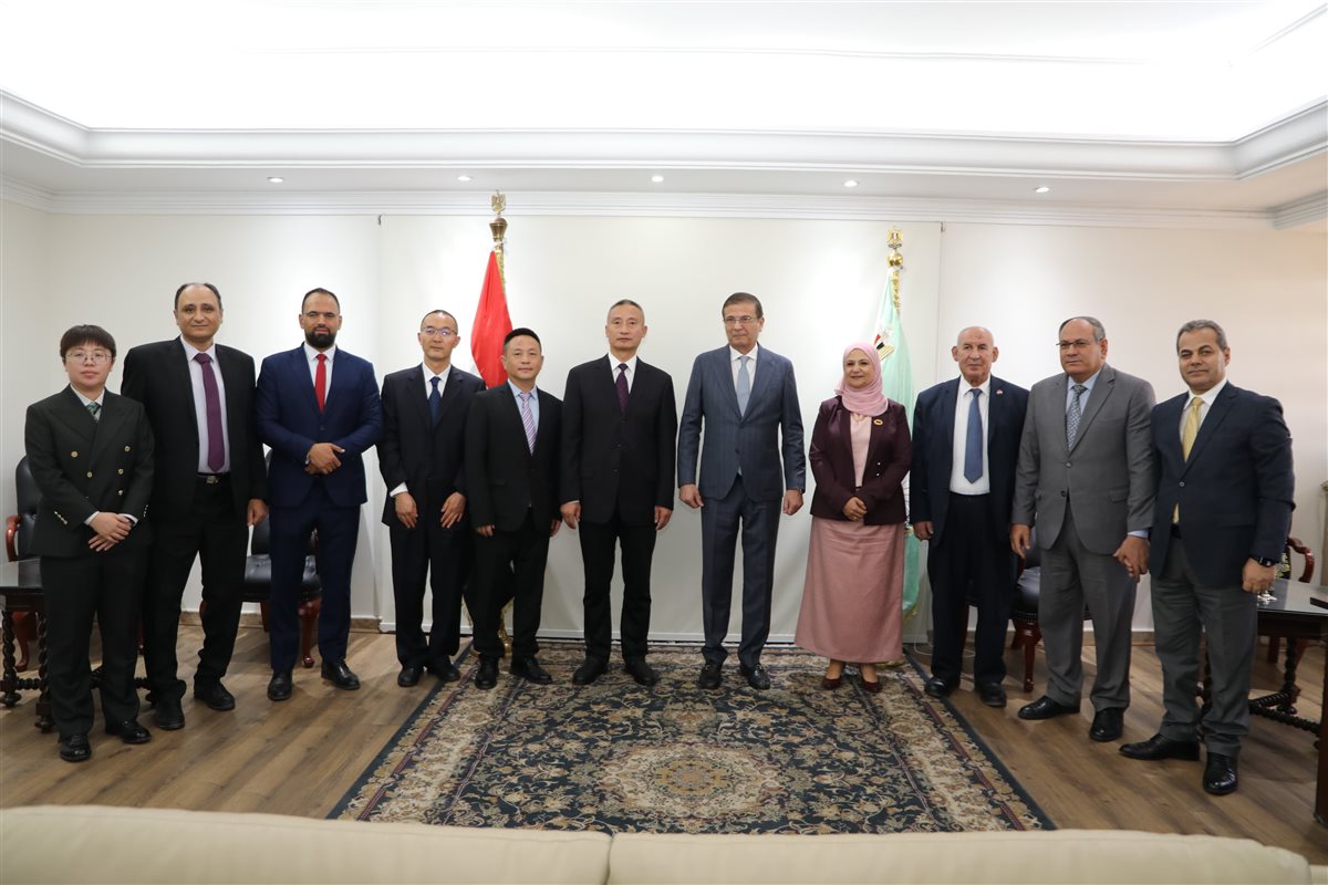 وزير الزراعة يبحث مع وفد صيني التعاون في مجالات تصنيع وتسجيل ورقابة المبيدات