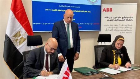 نقل الكهرباء توقع عقدين مع ABB لتعزيز كفاءة الشبكة القومية