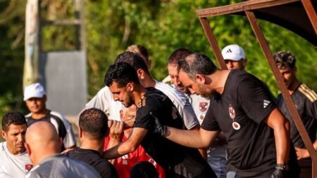 بعد إصابته بالرباط الصليبي.. الأهلي يرفع إسم بلعمري من قائمة الفريق والتعاقد مع بديل بعد إصابته بالرباط الصليبي.. الأهلي يرفع إسم بلعمري من قائمة الفريق والتعاقد مع بديل