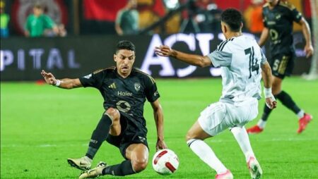 الأهلي يحصد 3 نقاط جديدة بثنائية أمام زد