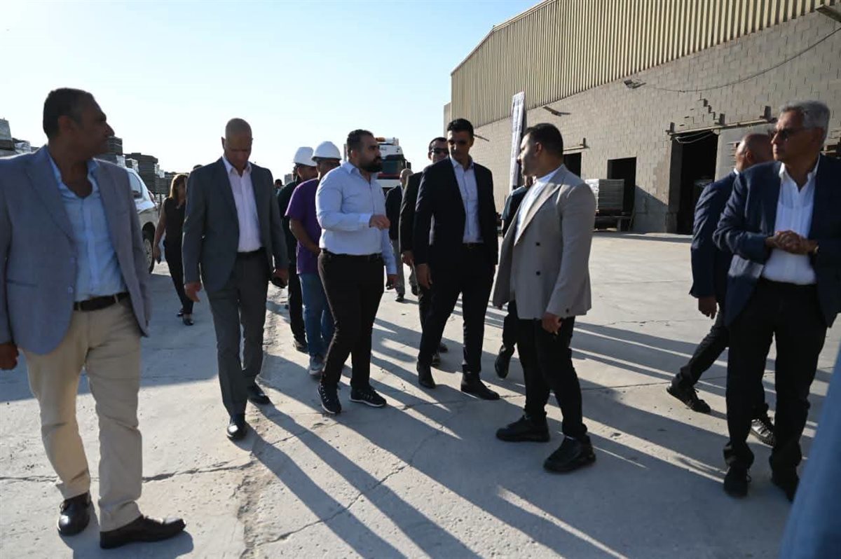 وزير الصناعة يتفقد مجمع "e2 العلمين الصناعي" التابع لمجموعة التنمية الصناعية IDG ويزور مشروع "خزن" 3 وزير الصناعة يتفقد مجمع "e2 العلمين الصناعي" التابع لمجموعة التنمية الصناعية IDG ويزور مشروع "خزن"