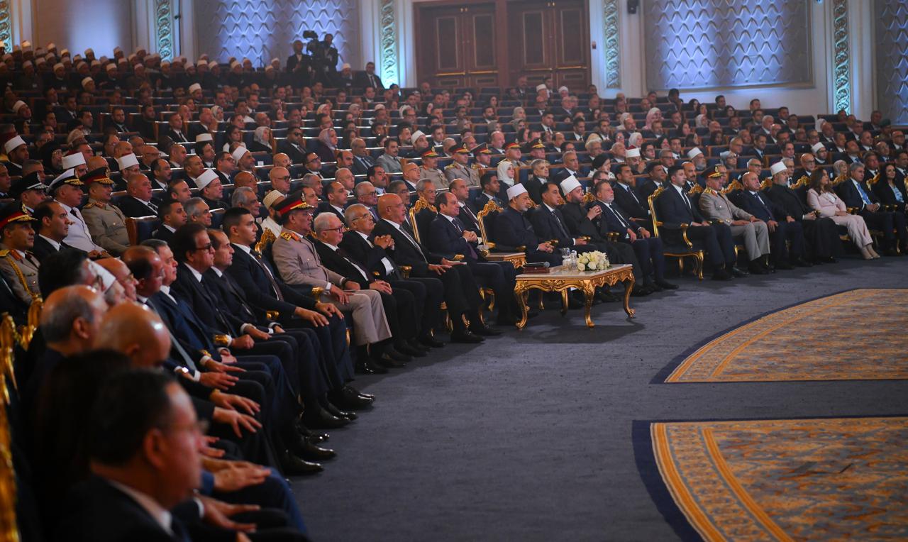 تفاصيل حفل المولد النبوى وتكريم السيسي عدد من علماء الأزهر والأوقاف.. صور 1 تفاصيل حفل المولد النبوى وتكريم السيسي عدد من علماء الأزهر والأوقاف.. صور