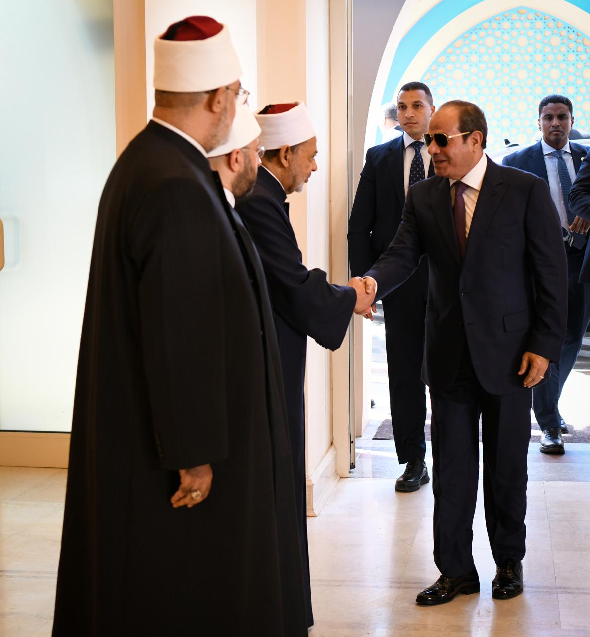 تفاصيل حفل المولد النبوى وتكريم السيسي عدد من علماء الأزهر والأوقاف.. صور 2 تفاصيل حفل المولد النبوى وتكريم السيسي عدد من علماء الأزهر والأوقاف.. صور