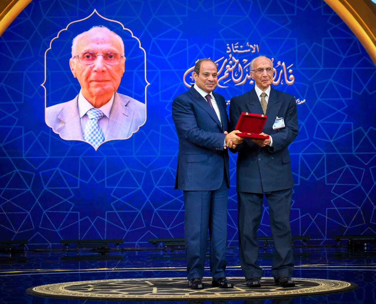 تفاصيل حفل المولد النبوى وتكريم السيسي عدد من علماء الأزهر والأوقاف.. صور 4 تفاصيل حفل المولد النبوى وتكريم السيسي عدد من علماء الأزهر والأوقاف.. صور