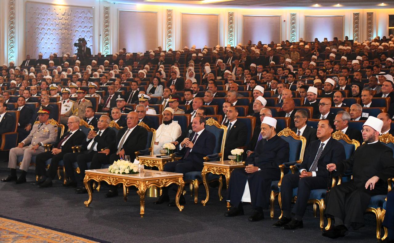 تفاصيل حفل المولد النبوى وتكريم السيسي عدد من علماء الأزهر والأوقاف.. صور 9 تفاصيل حفل المولد النبوى وتكريم السيسي عدد من علماء الأزهر والأوقاف.. صور