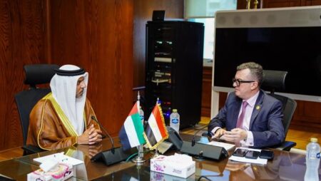 وزير التخطيط والسفير الإماراتي يبحثان دعم العلاقات الاقتصادية والتعاون المشترك