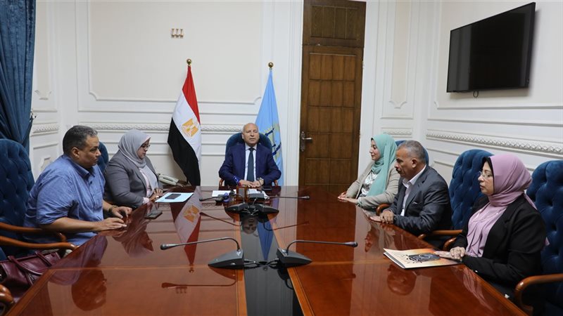 محافظ القاهرة يجتمع برؤساء الأحياء الجدد 1 محافظ القاهرة يجتمع برؤساء الأحياء الجدد