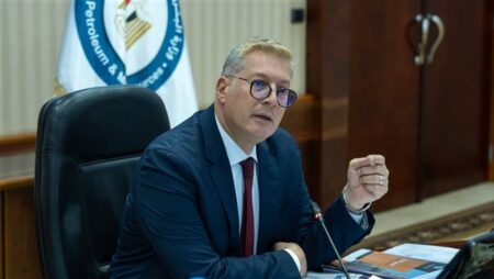 وزير البترول: الإسكندرية للبترول تؤدي دورًا محوريًا في قطاع التكرير وتوفر الخامات الأولية للصناعات البترولية والبتروكيماوية وزير البترول: الإسكندرية للبترول تؤدي دورًا محوريًا في قطاع التكرير وتوفر الخامات الأولية للصناعات البترولية والبتروكيماوية