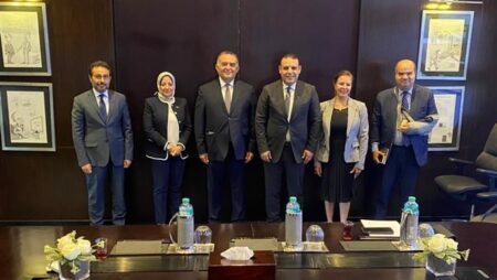 البورصة وجهاز التمثيل التجاري يبحثان آليات الترويج لسوق المال وجذب الاستثمارات الأجنبية البورصة وجهاز التمثيل التجاري يبحثان آليات الترويج لسوق المال وجذب الاستثمارات الأجنبية