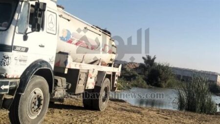 "التنمية المحلية والبيئة" تضبط سيارة تلقي مخلفات خطرة على بحيرة مريوط