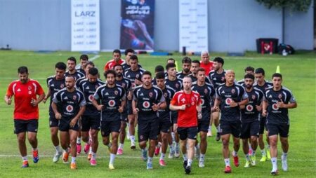 الأهلي ينهي مرانه المسائي في إسبانيا استعدادًا لمباراة «يوروبا» غدًا الأهلي ينهي مرانه المسائي في إسبانيا استعدادًا لمباراة «يوروبا» غدًا