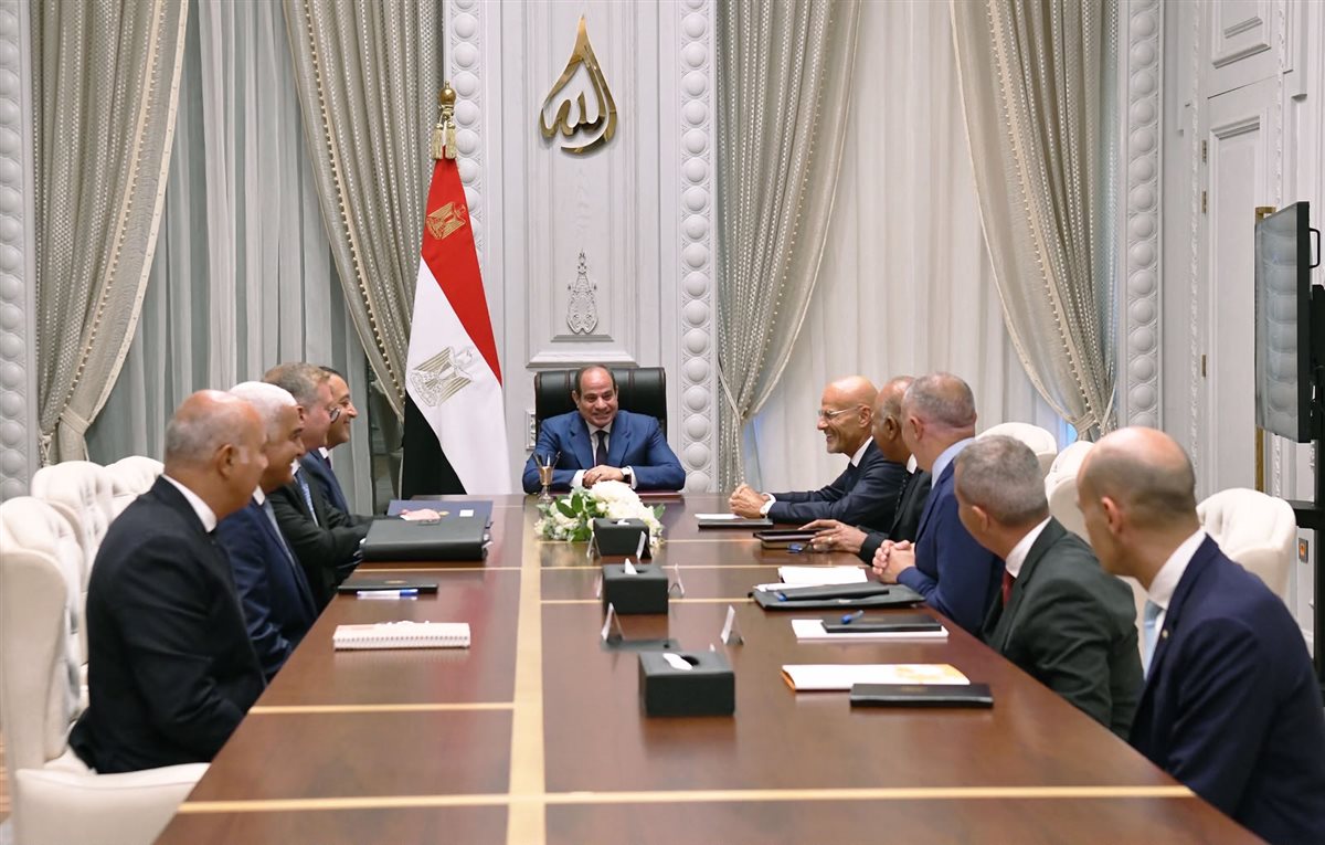 السيسي يتابع الموقف التنفيذي لإنتاج الزيت الخام والغاز الطبيعي واستثمارات شركة إيني بمصر (فيديو)