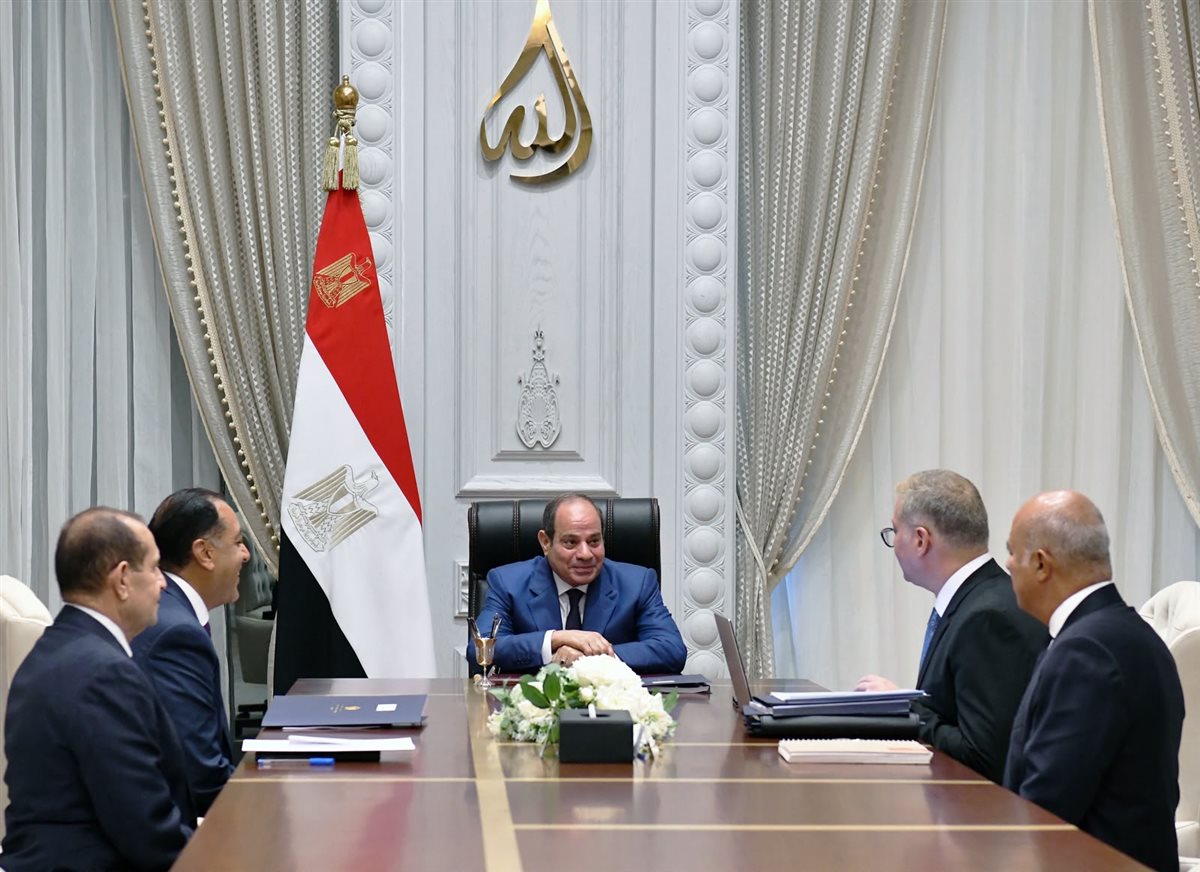 السيسي يتابع الموقف التنفيذي لإنتاج الزيت الخام والغاز الطبيعي واستثمارات شركة إيني بمصر (فيديو)