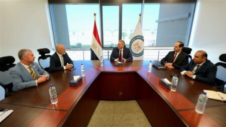 البترول وإكسون موبيل يبحثان آليات ربط غاز قبرص بالبنية التحتية المصرية