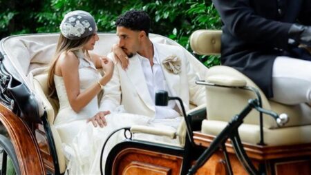 عمر مرموش يشارك جمهوره صورًا جديدة من حفل زفافه في إيطاليا