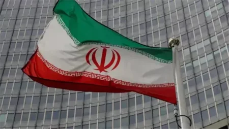 العملة الإيرانية تواصل الانهيار الحاد.. والدولار يتجاوز حاجز مليوني ريال العملة الإيرانية تواصل الانهيار الحاد.. والدولار يتجاوز حاجز مليوني ريال