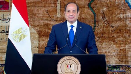 اليوم العالمى للشباب.. السيسي: شباب مصر قوة وطننا وصُنّاع مستقبله.. أفكارهم وإبداعاتهم ومشاركاتهم تمثل ركيزة أساسية في مسيرة البناء والتنمية.. ويوجه بإطلاق منصة وطنية تفاعلية تحت رعايته
