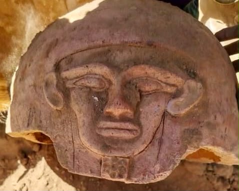 الكشف عن مومياوات وتوابيت من الحجر الجيري والفخار بـ3 مقابر في الواحات البحرية