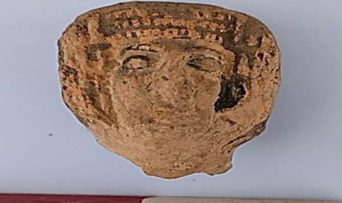 الكشف عن مومياوات وتوابيت من الحجر الجيري والفخار بـ3 مقابر في الواحات البحرية