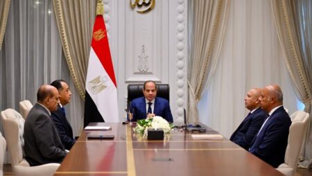 توجيهات السيسي لـوزير النقل: الانتهاء من تطوير الموانئ ومراعاة أعلى معايير الجودة.. ومختلف مشروعات النقل لتعزيز التكامل التجاري والاقتصادي بما في ذلك مع الدول العربية والإفريقية توجيهات السيسي لـوزير النقل: الانتهاء من تطوير الموانئ ومراعاة أعلى معايير الجودة.. ومختلف مشروعات النقل لتعزيز التكامل التجاري والاقتصادي بما في ذلك مع الدول العربية والإفريقية