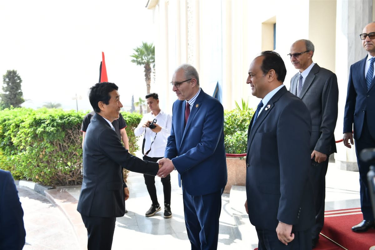 مصنع إنتاج المدرعات وشركة أبو زعبل للصناعات الهندسية يستقبلان سفير كوريا الجنوبية 4 مصنع إنتاج المدرعات وشركة أبو زعبل للصناعات الهندسية يستقبلان سفير كوريا الجنوبية