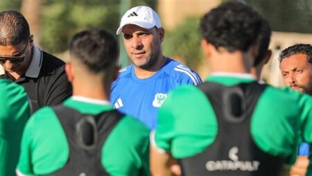 أبو قمر وموسى يجتمعان بلاعبي المصري لحثهم على بذل قصارى جهدهم بالدوري أبو قمر وموسى يجتمعان بلاعبي المصري لحثهم على بذل قصارى جهدهم بالدوري