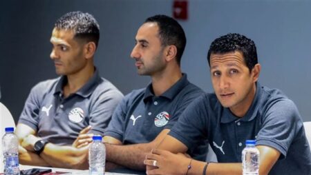 محاضرات نظرية وتدريبات عملية مكثفة في معسكر الحكام