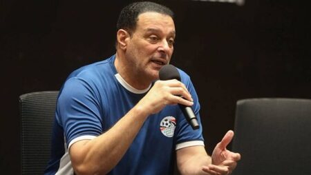عصام عبد الفتاح يحسم موقف حكام القمة.. الأهلي والزمالك بطاقم أجنبي عصام عبد الفتاح يحسم موقف حكام القمة.. الأهلي والزمالك بطاقم أجنبي
