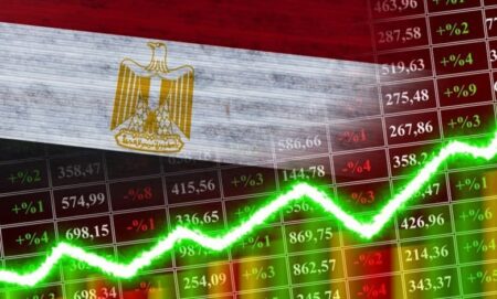 محللون: تحسن الاحتياطيات واستقرار سوق الصرف يمهدان لانتقال الاقتصاد المصري من إدارة الأزمات إلى النمو محللون: تحسن الاحتياطيات واستقرار سوق الصرف يمهدان لانتقال الاقتصاد المصري من إدارة الأزمات إلى النمو
