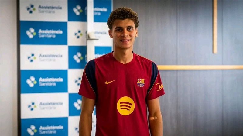 بعد تألقه أمام الأهلي، برشلونة يجهز القميص رقم 9 باسم حمزة عبد الكريم 1 بعد تألقه أمام الأهلي، برشلونة يجهز القميص رقم 9 باسم حمزة عبد الكريم