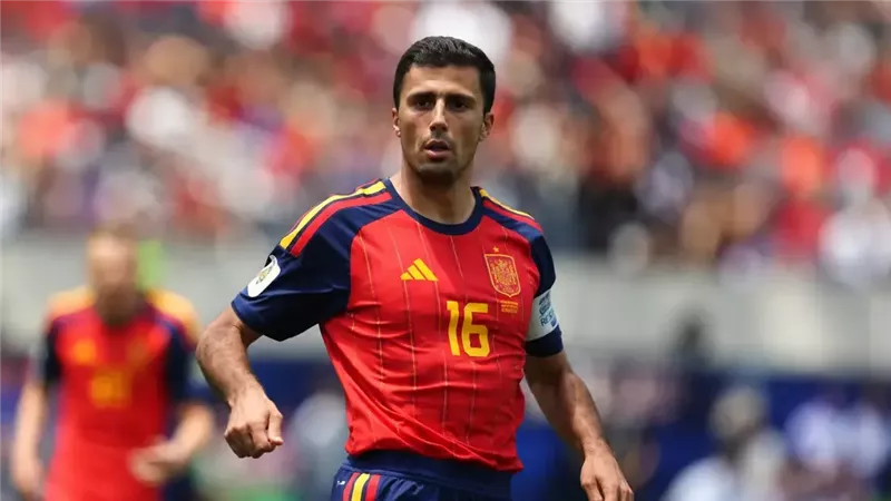 رودري يصل برشلونة تمهيدا للانضمام رسميا للفريق الكتالوني (فيديو)
