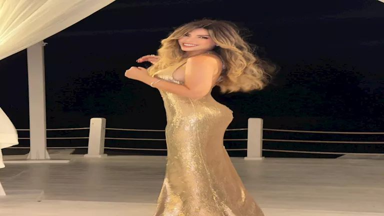 ميرنا جميل تخطف الأنظار بفستان ذهبي جريء 1 ميرنا جميل