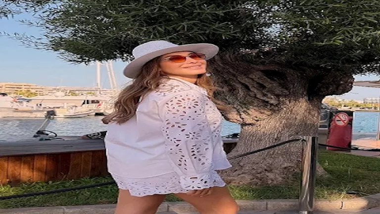 نانسي عجرم تخطف الأنظار بإطلالة صيفية لافتة 1 نانسي عجرم