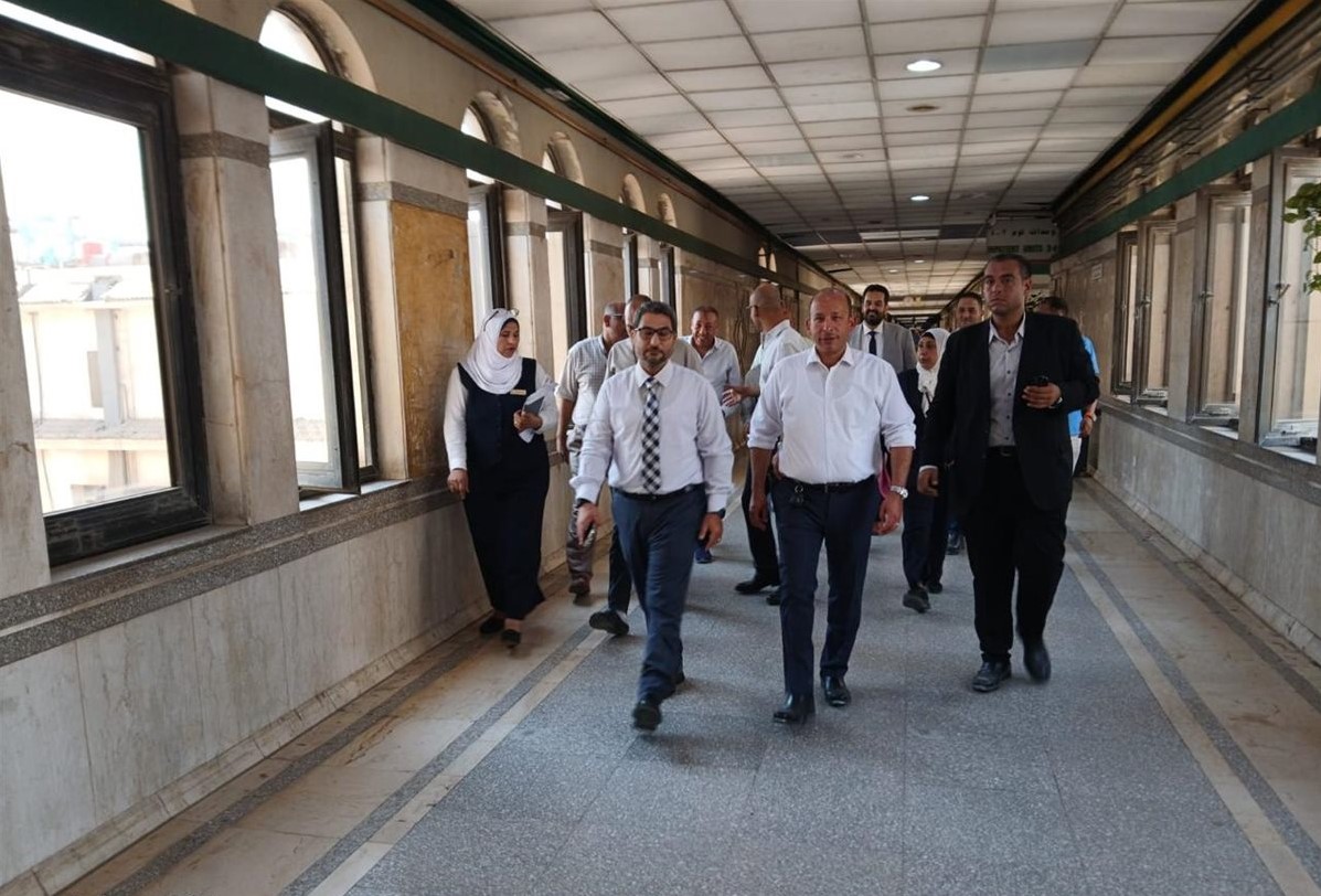 عميد قصر العيني يستكمل جولاته التفقدية بالمستشفيات لمتابعة كفاءة الخدمات الطبية