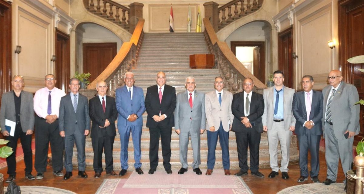 بحوث الصحراء وأكساد يبحثان تعزيز التعاون العربي لمواجهة التصحر والجفاف