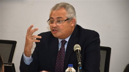 مجلس عين شمس يناقش آليات تحصيل المصروفات الدراسية من الطلاب الوافدين المتعثرين