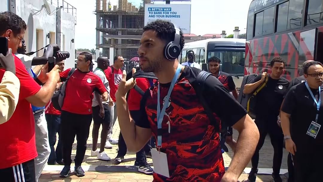 بعثة منتخب مصر تصل استاد جوبا استعدادا لمواجهة جنوب السودان بتصفيات أفريقيا (صور) 2 بعثة منتخب مصر تصل استاد جوبا استعدادا لمواجهة جنوب السودان بتصفيات أفريقيا (صور)