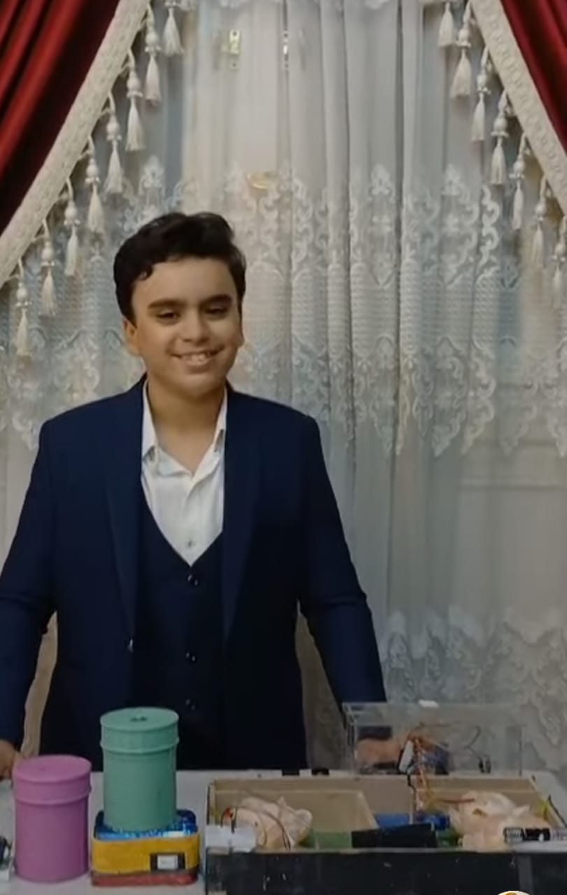 "من مقاعد الإعدادي إلى صدارة الباحثين"، حكاية كاراس صاحب "المزرعة الذكية" 1 "من مقاعد الإعدادي إلى صدارة الباحثين"، حكاية كاراس صاحب "المزرعة الذكية"