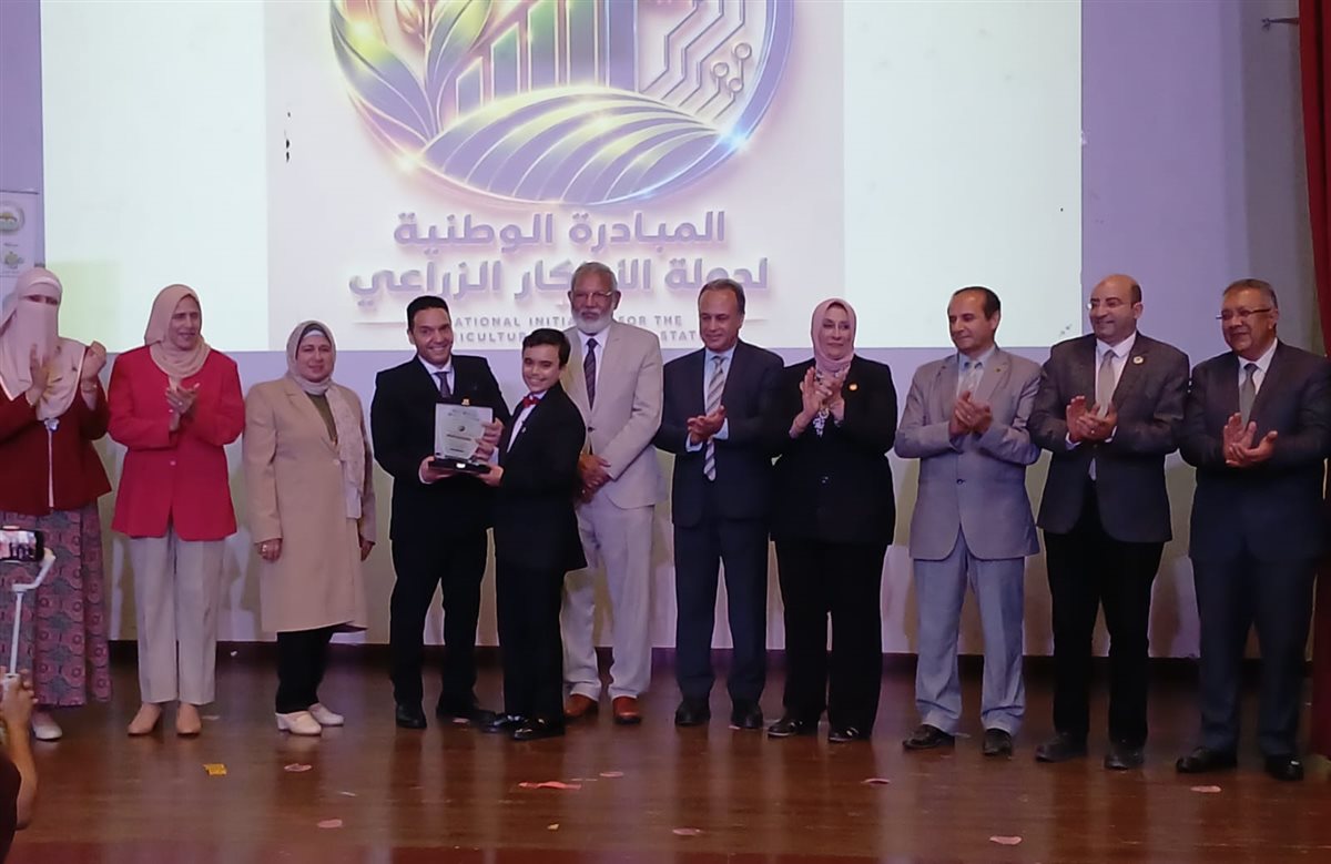 "من مقاعد الإعدادي إلى صدارة الباحثين"، حكاية كاراس صاحب "المزرعة الذكية" 3 "من مقاعد الإعدادي إلى صدارة الباحثين"، حكاية كاراس صاحب "المزرعة الذكية"