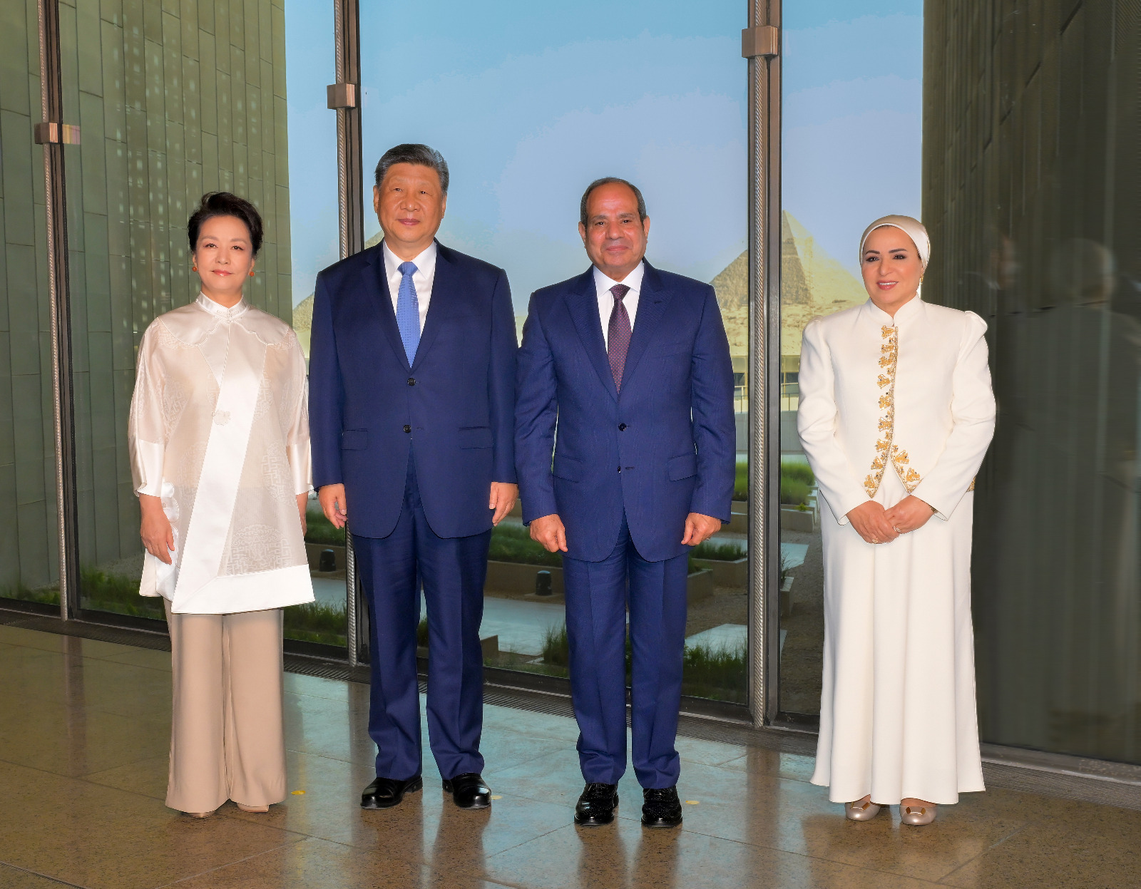 الرئيس السيسي يصطحب نظيره الصيني في جولة بالمتحف المصري الكبير 3 الرئيس السيسي يصطحب نظيره الصيني في جولة بالمتحف المصري الكبير