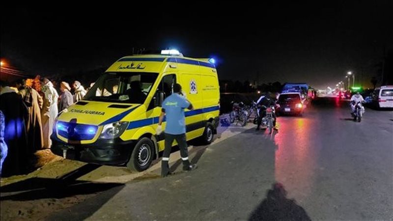 إصابات في انقلاب "ميكروباص" أعلى كوبري فيصل بالجيزة (فيديو)