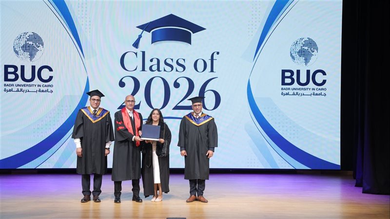 بعد إحالة الواقعة للتحقيق، فيديو يوضح احتفال طالبة جامعة بدر بحفل التخرج 1 بعد إحالة الواقعة للتحقيق، فيديو يوضح احتفال طالبة جامعة بدر بحفل التخرج