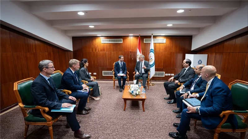 وزير البترول يبحث مع «توتال إنرجيز» الفرنسية تسريع تنفيذ مشروع ربط الغاز القبرصي بمصر 1 وزير البترول يبحث مع «توتال إنرجيز» الفرنسية تسريع تنفيذ مشروع ربط الغاز القبرصي بمصر
