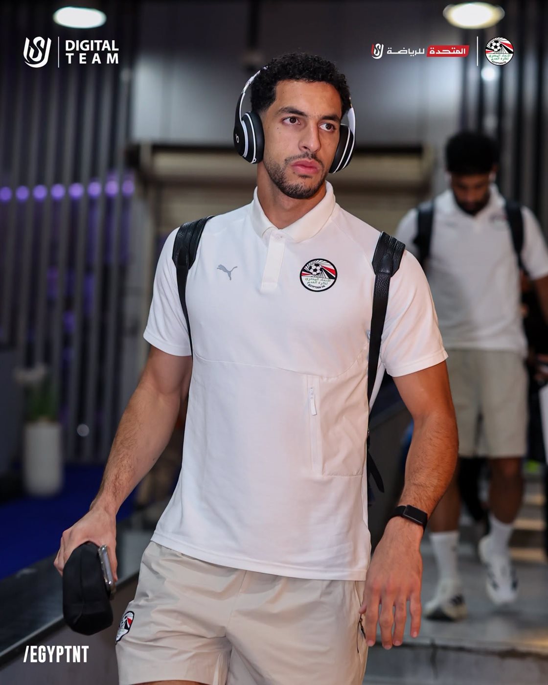 لقطات من وصول لاعبي منتخب مصر إلي ستاد القاهرة لمواجهة جنوب أفريقيا 5 لقطات من وصول لاعبي منتخب مصر إلي ستاد القاهرة لمواجهة جنوب أفريقيا