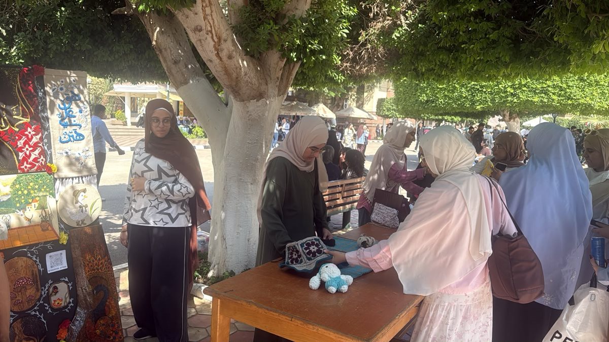 ضمن خطة الأنشطة الطلابية، معرض فني يبرز مواهب وإبداعات الطلاب بطب قصر العيني 1 ضمن خطة الأنشطة الطلابية، معرض فني يبرز مواهب وإبداعات الطلاب بطب قصر العيني