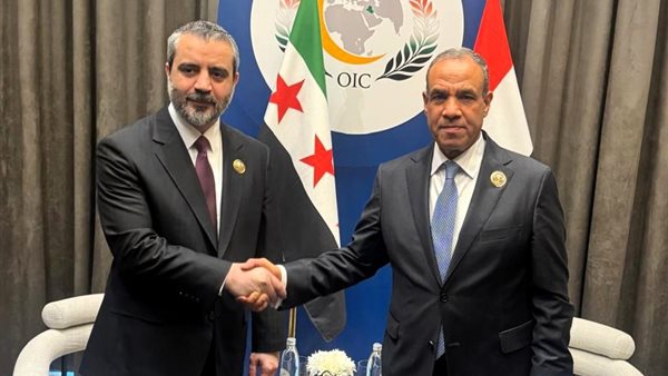عبد العاطي يلتقي وزير خارجية سوريا في بغداد ويؤكد دعم وحدة سوريا ورفض التدخلات الخارجية