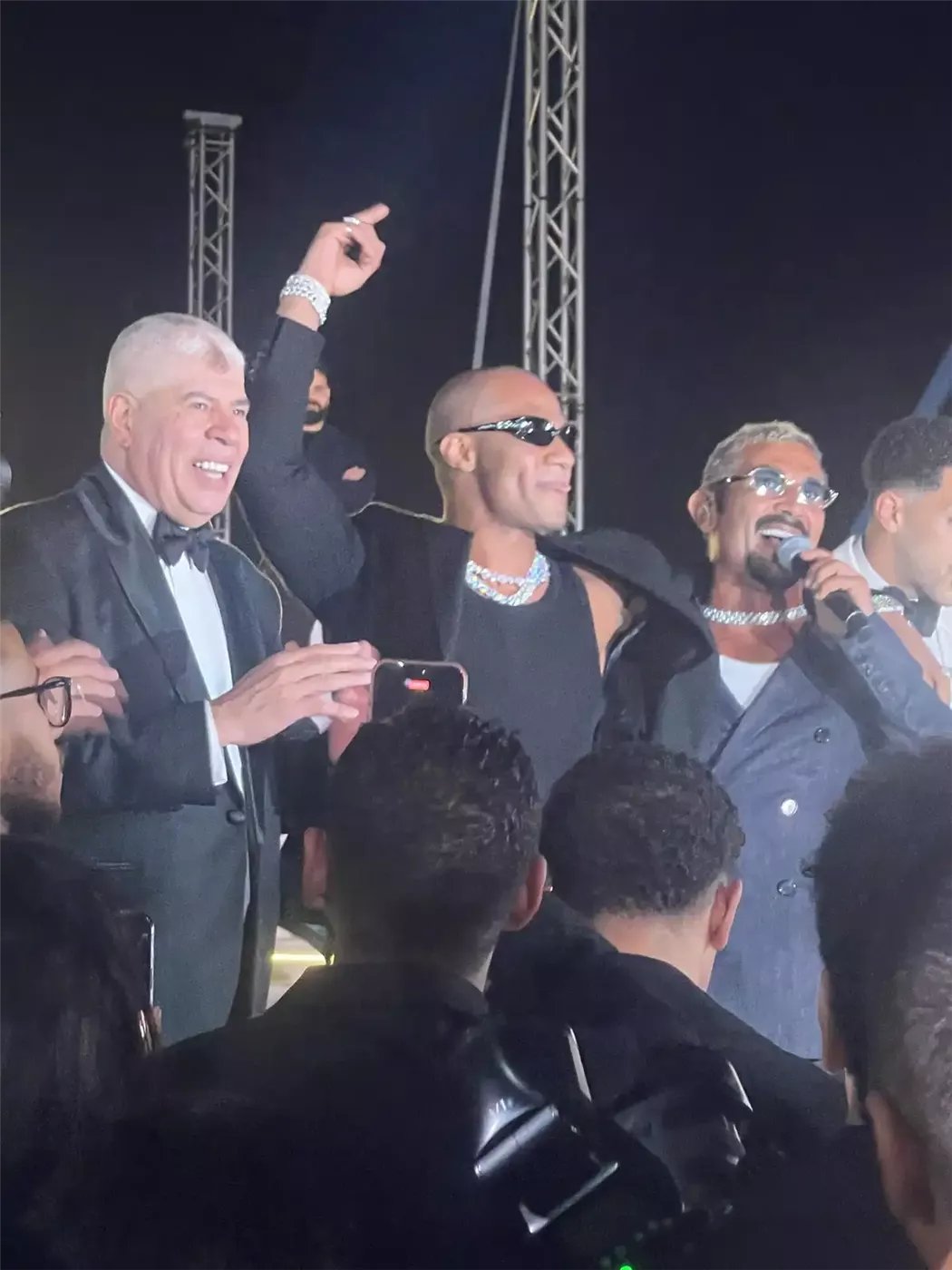 محمد رمضان وتامر حسني وأحمد سعد يشعلان زفاف مصطفى شوبير (فيديو) 2 محمد رمضان وتامر حسني وأحمد سعد يشعلان زفاف مصطفى شوبير (فيديو)