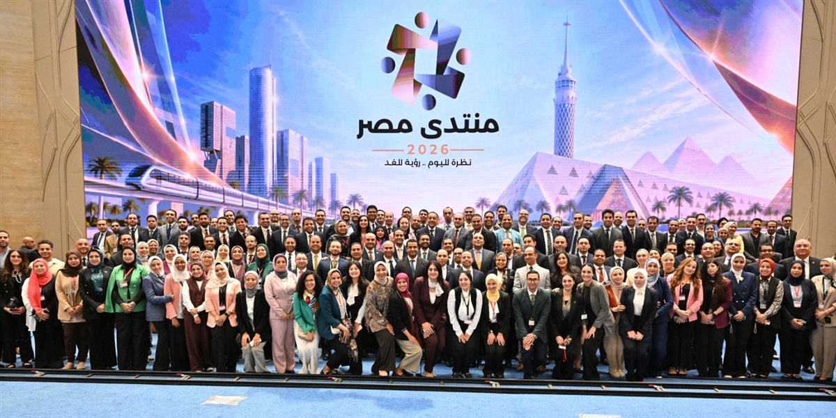 رئيس الوزراء يشكر فرق العمل المُنظمة لـ "منتدى مصر 2026".. صور 2 رئيس الوزراء يشكر فرق العمل المُنظمة لـ "منتدى مصر 2026".. صور